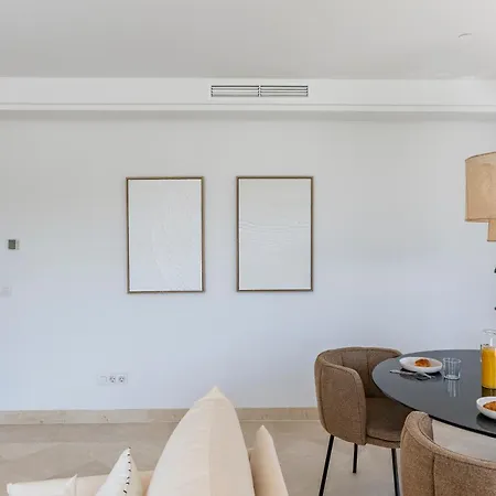 Elegant Duplex Penthouse With Sea And Mountain Views *