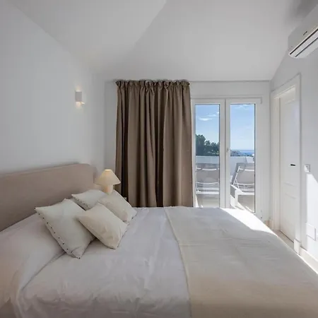 Elegant Duplex Penthouse With Sea And Mountain Views *