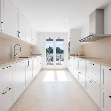 Elegant Duplex Penthouse With Sea And Mountain Views